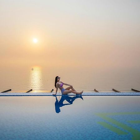 Maximilan Danang Beach Hotel Kültér fotó