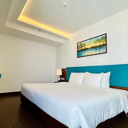 Maximilan Danang Beach Hotel Kültér fotó