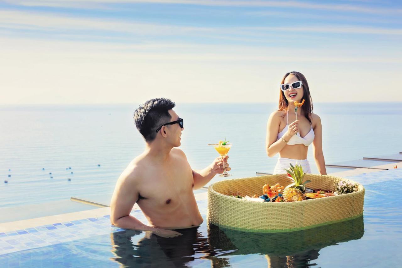 Maximilan Danang Beach Hotel Kültér fotó