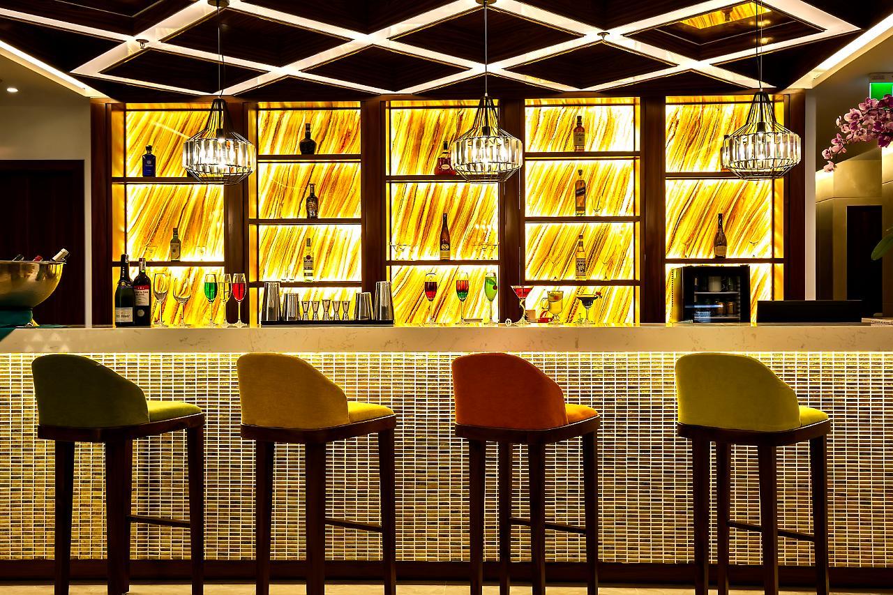 Maximilan Danang Beach Hotel Kültér fotó
