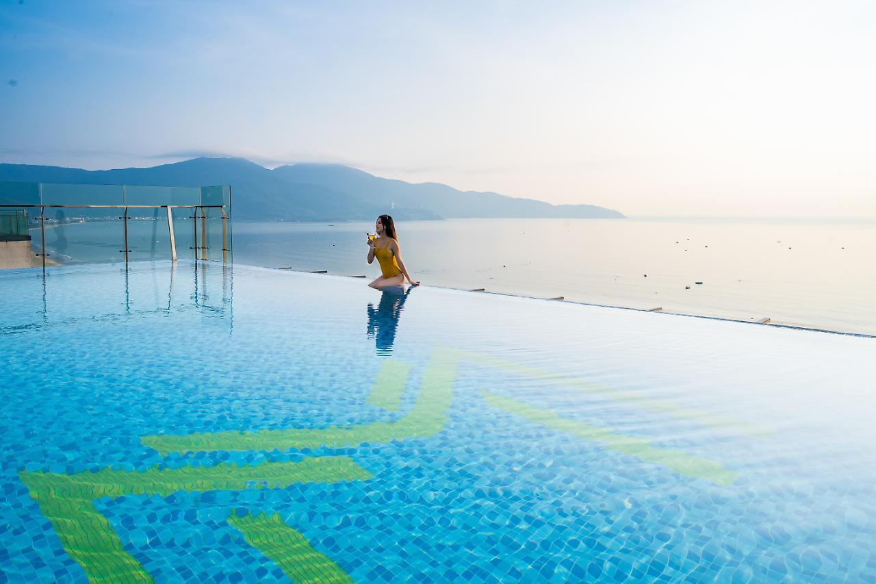 Maximilan Danang Beach Hotel Kültér fotó