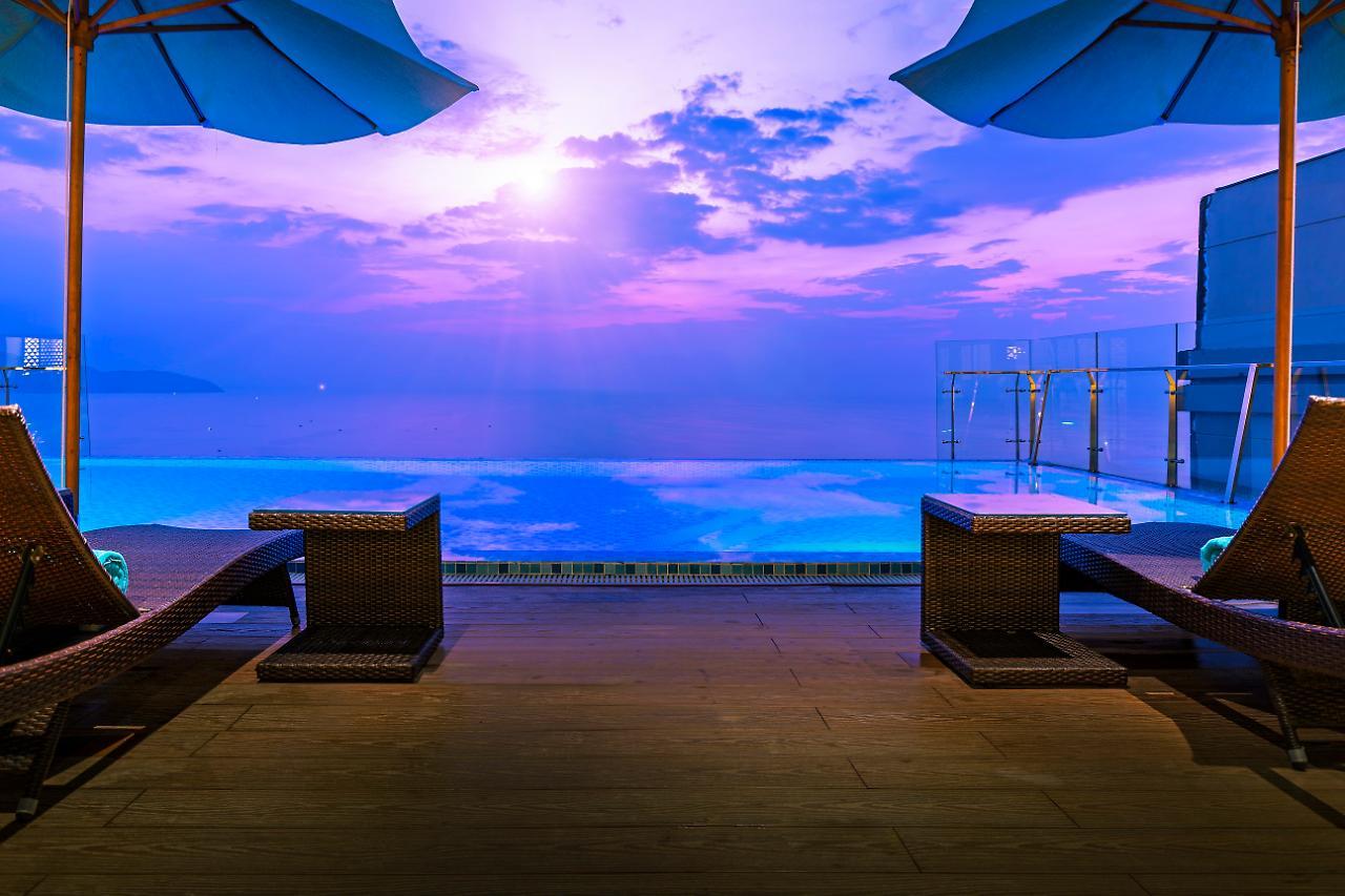 Maximilan Danang Beach Hotel Kültér fotó
