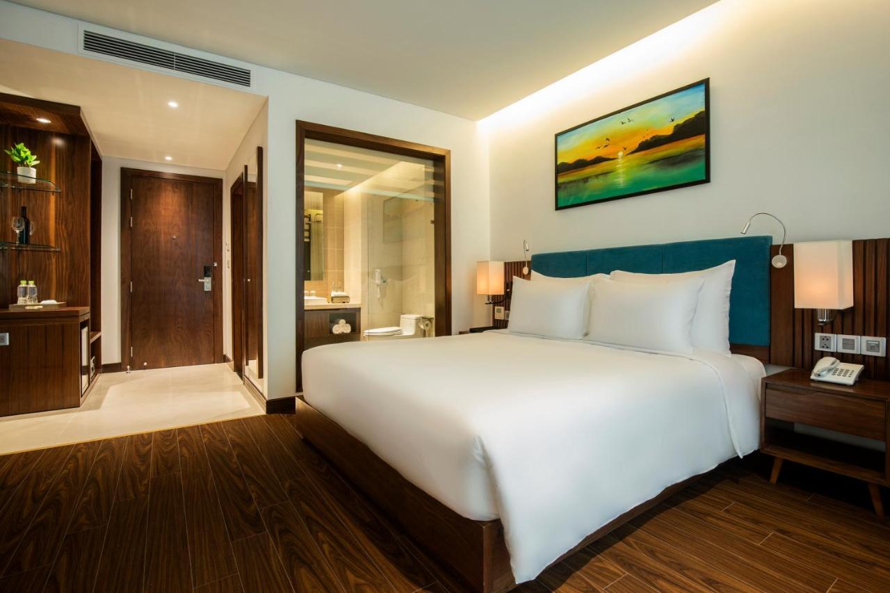 Maximilan Danang Beach Hotel Kültér fotó