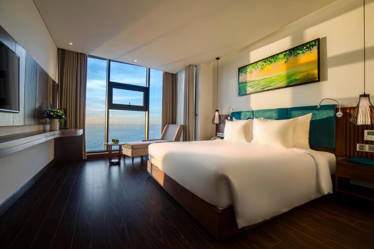 Maximilan Danang Beach Hotel Kültér fotó