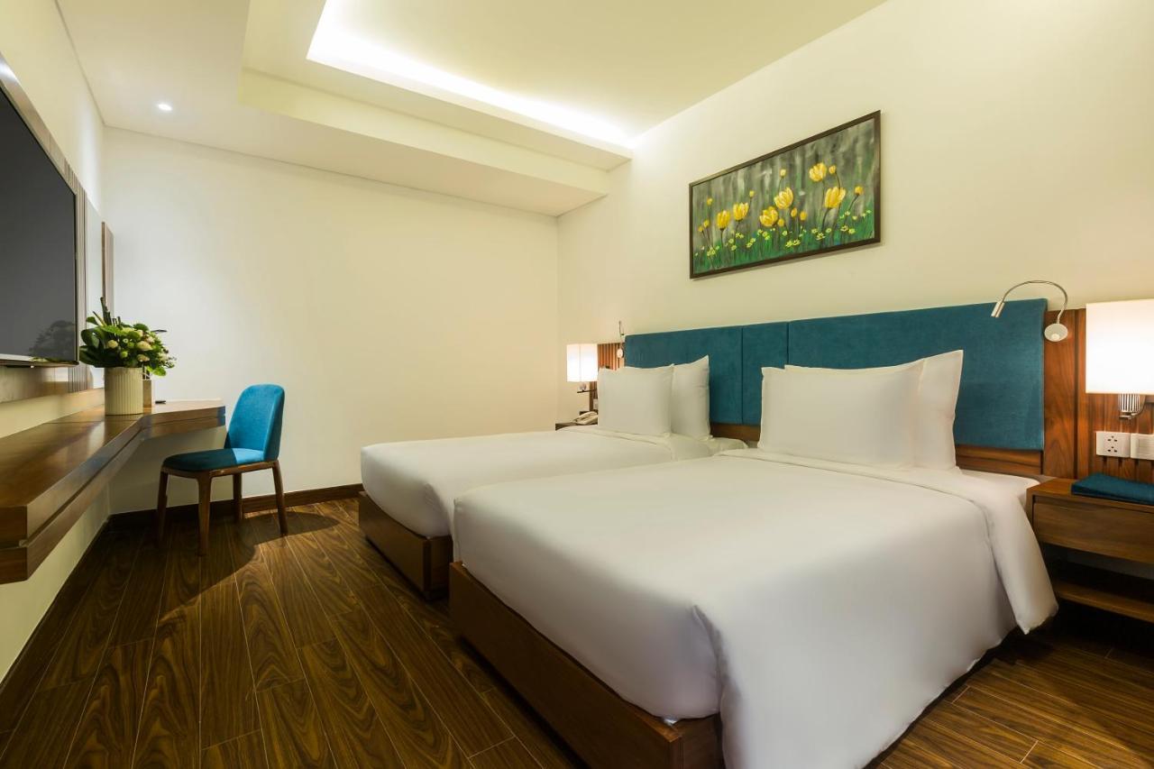 Maximilan Danang Beach Hotel Kültér fotó