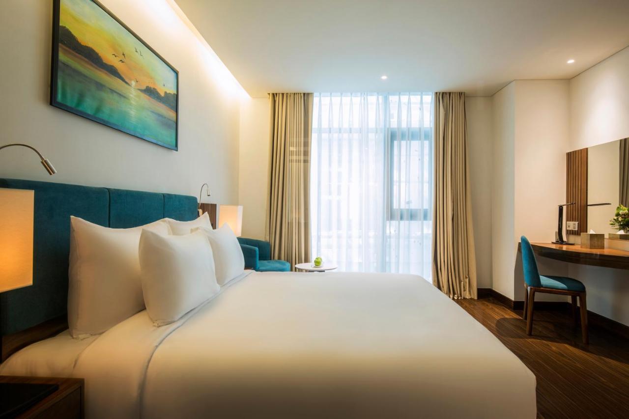 Maximilan Danang Beach Hotel Kültér fotó