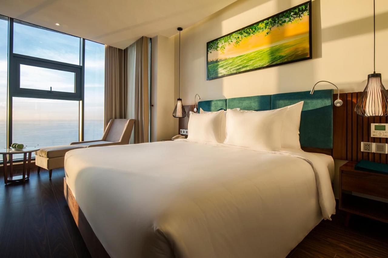 Maximilan Danang Beach Hotel Kültér fotó