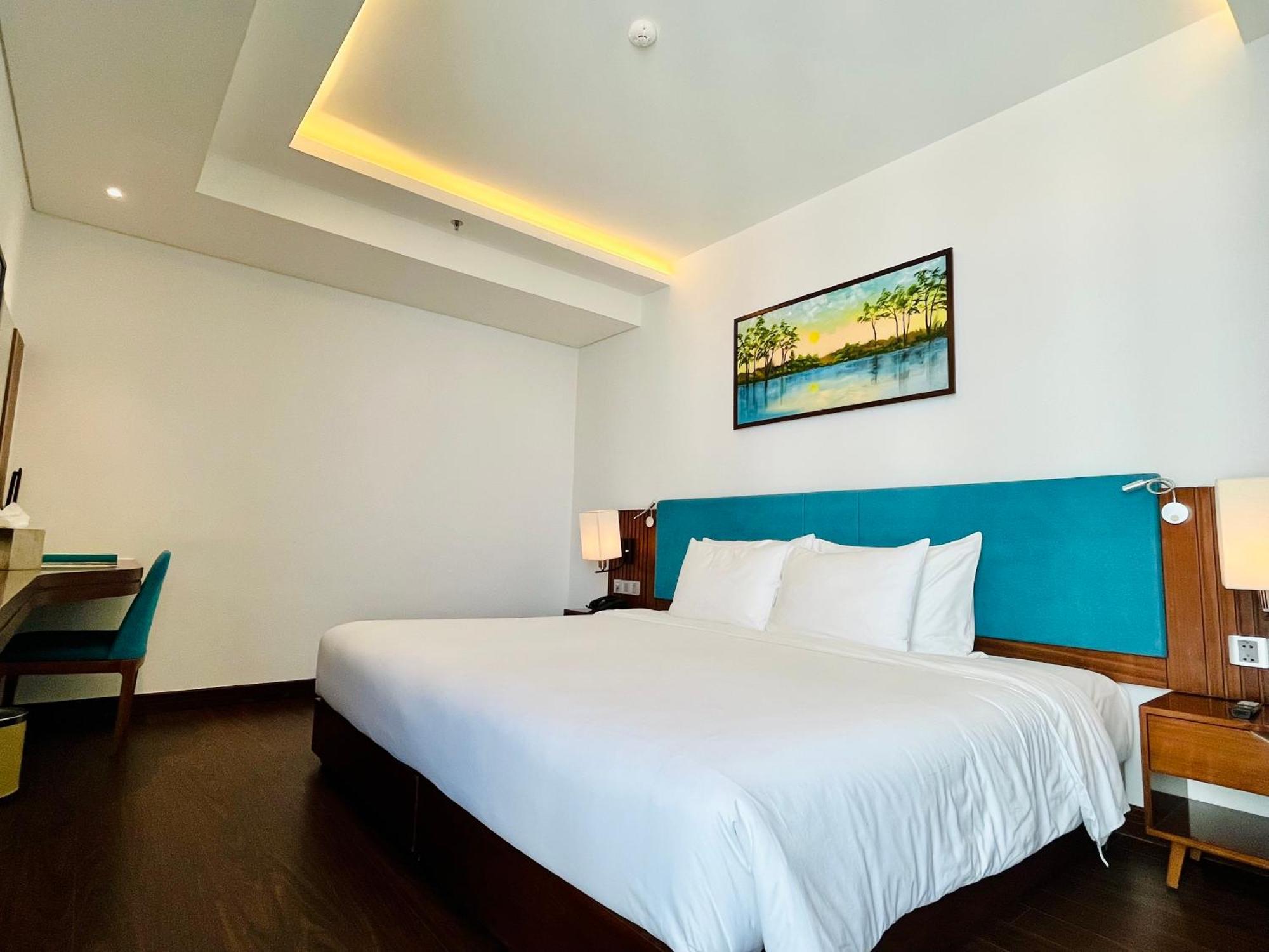 Maximilan Danang Beach Hotel Kültér fotó