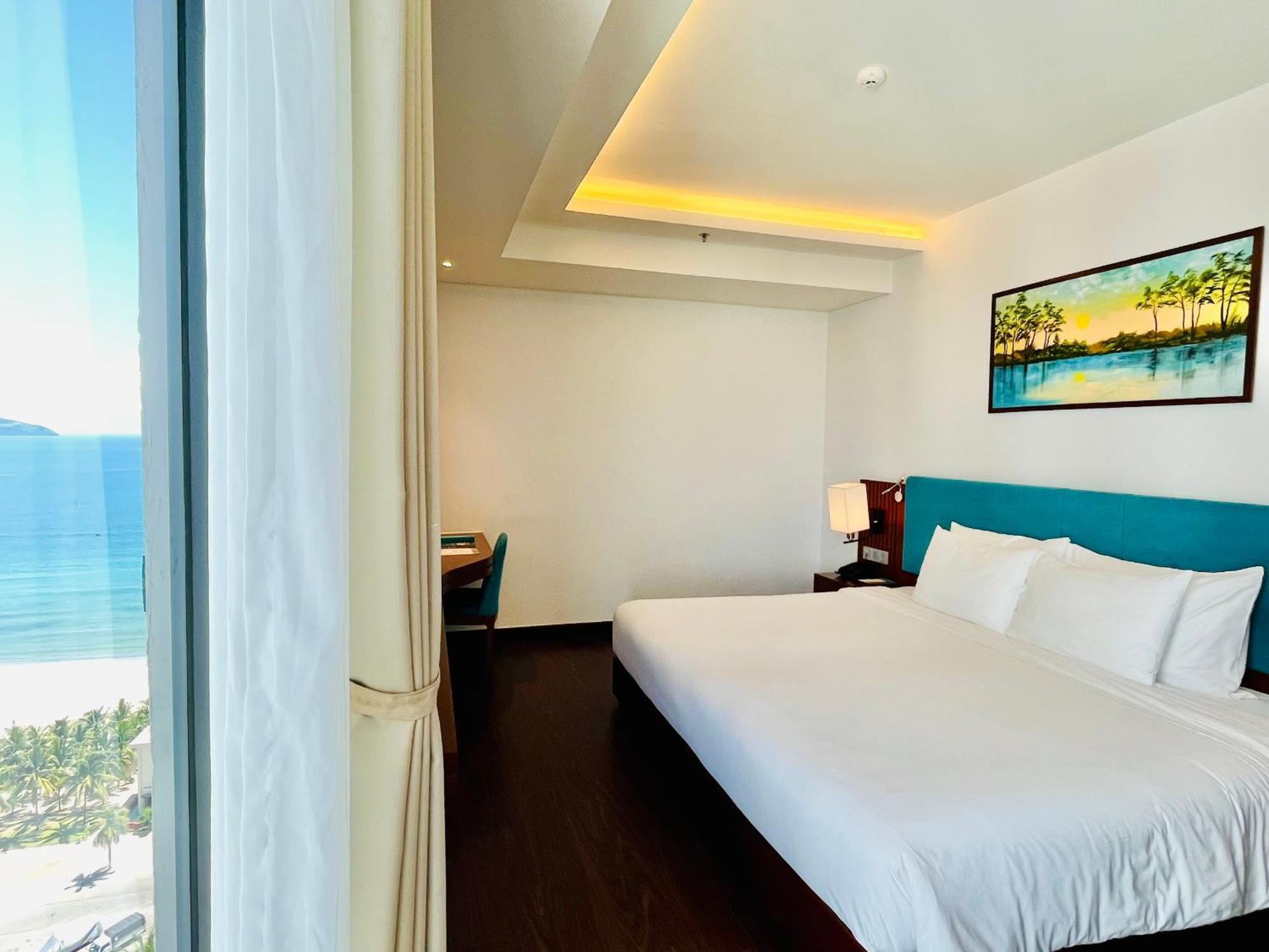 Maximilan Danang Beach Hotel Kültér fotó