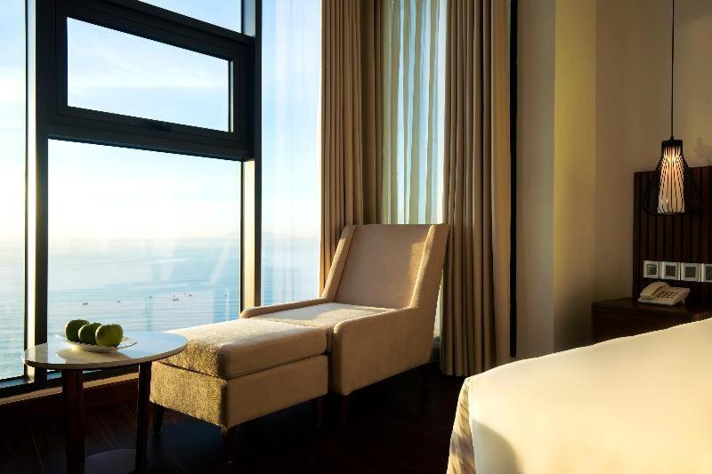 Maximilan Danang Beach Hotel Szoba fotó