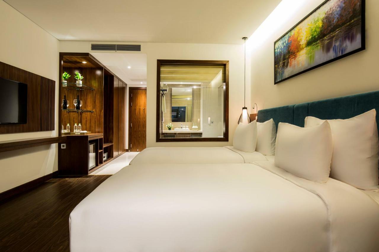 Maximilan Danang Beach Hotel Kültér fotó