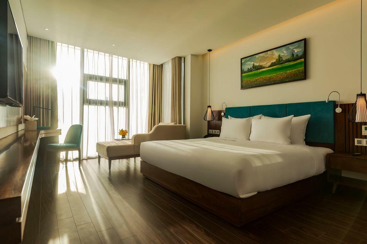 Maximilan Danang Beach Hotel Kültér fotó