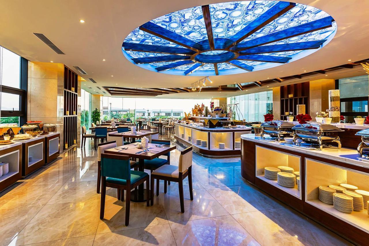 Maximilan Danang Beach Hotel Kültér fotó