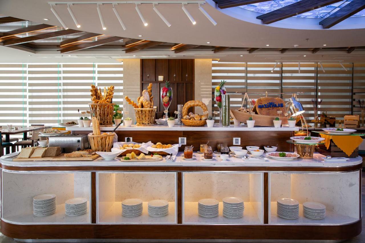 Maximilan Danang Beach Hotel Kültér fotó
