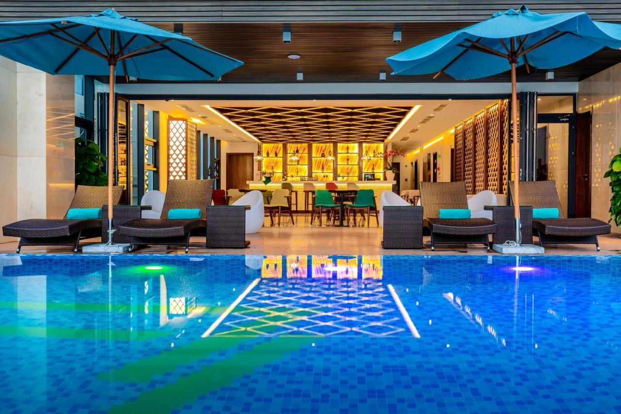 Maximilan Danang Beach Hotel Kültér fotó